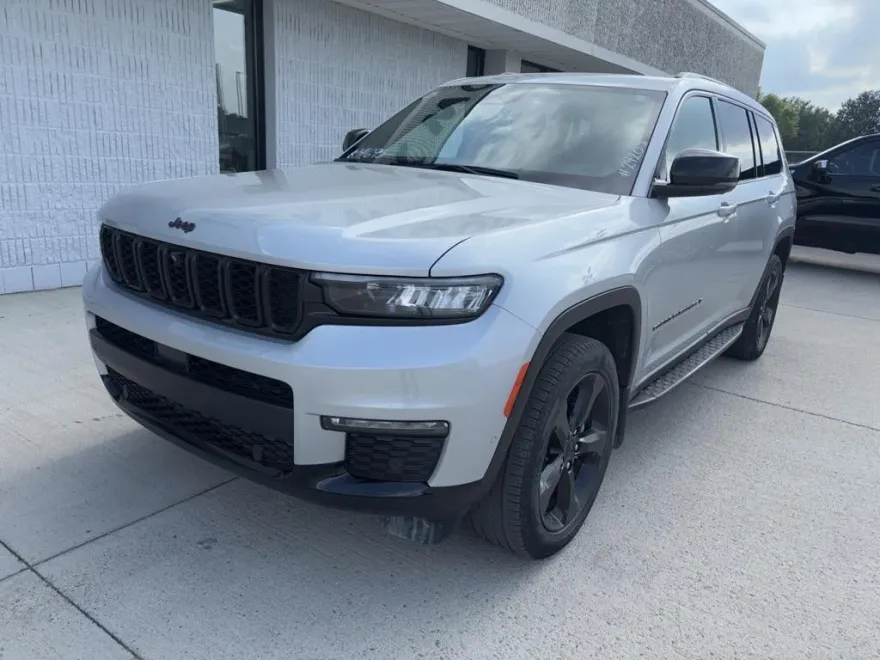 2023 Jeep Grand Cherokee Limited photo 1