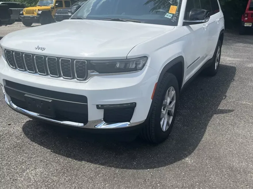 2022 Jeep Grand Cherokee Limited photo 1