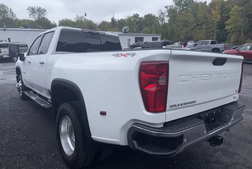 2025 Chevrolet Silverado 3500HD LTZ photo 1