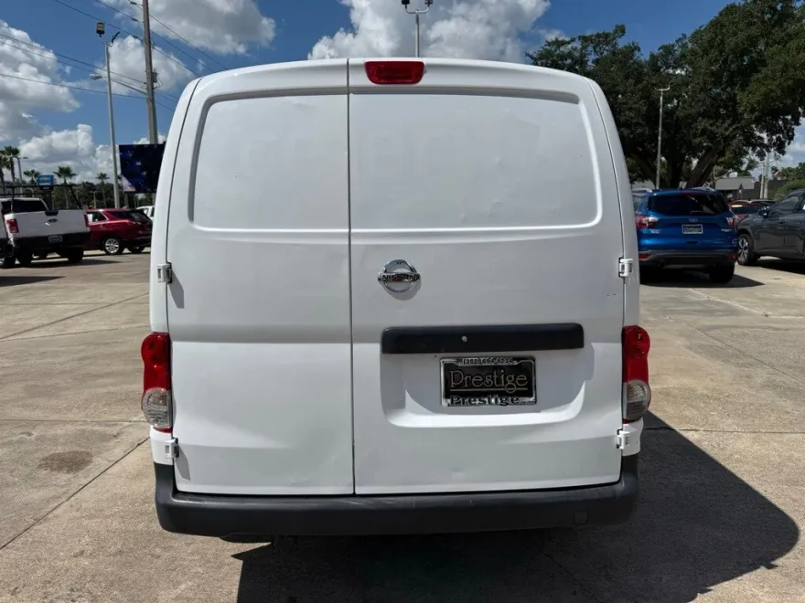 2016 Nissan NV200 SV photo 1