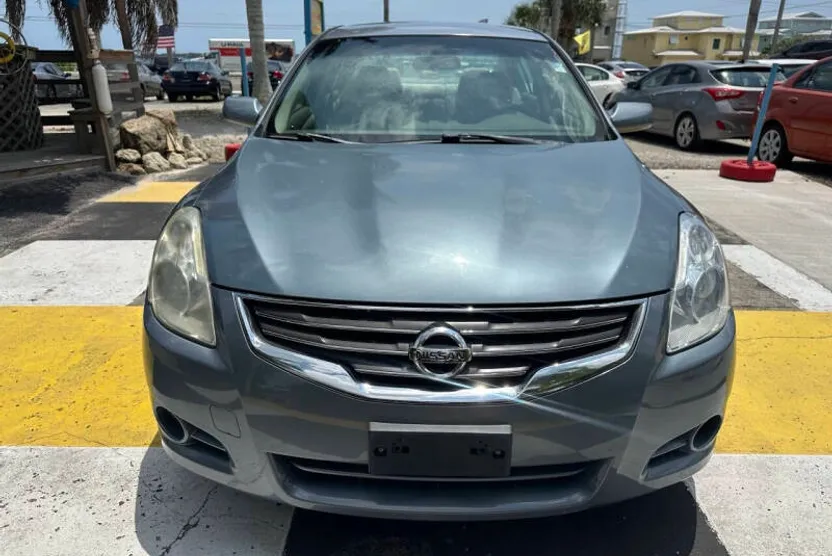 2011 Nissan Altima 2.5 S photo 1