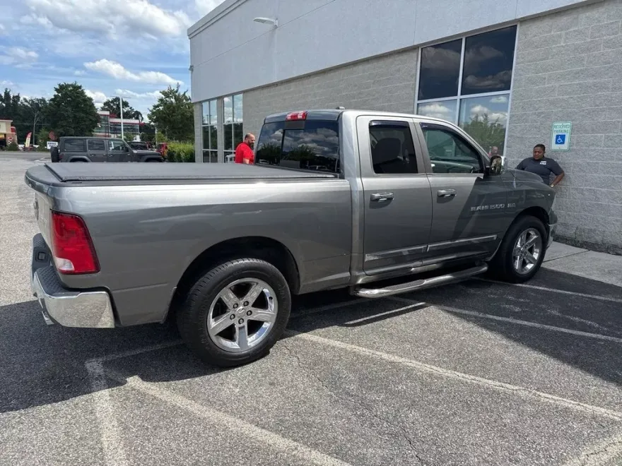 2011 Ram 1500 SLT photo 1