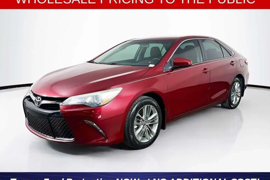 2016 Toyota Camry SE photo 1