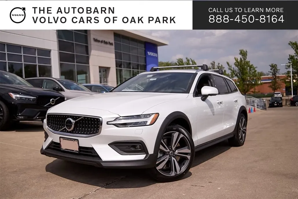 2025 Volvo V60 Cross Country B5 Plus photo 1