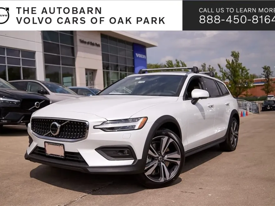 2025 Volvo V60 Cross Country B5 Plus photo 1
