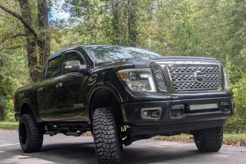 2017 Nissan Titan Crew Cab Platinum Reserve photo 1