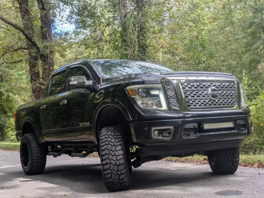 2017 Nissan Titan Crew Cab Platinum Reserve photo 1