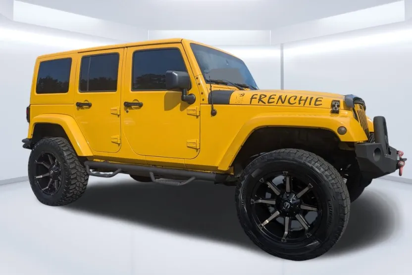 2015 Jeep Wrangler Unlimited Sahara photo 1
