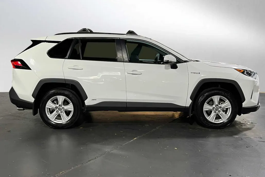 2019 Toyota RAV4 Hybrid XLE photo 1