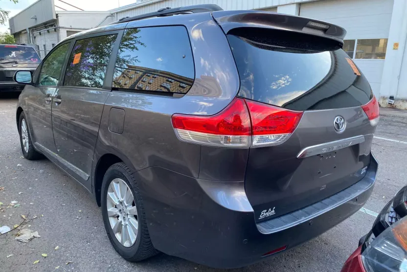 2012 Toyota Sienna Limited photo 1