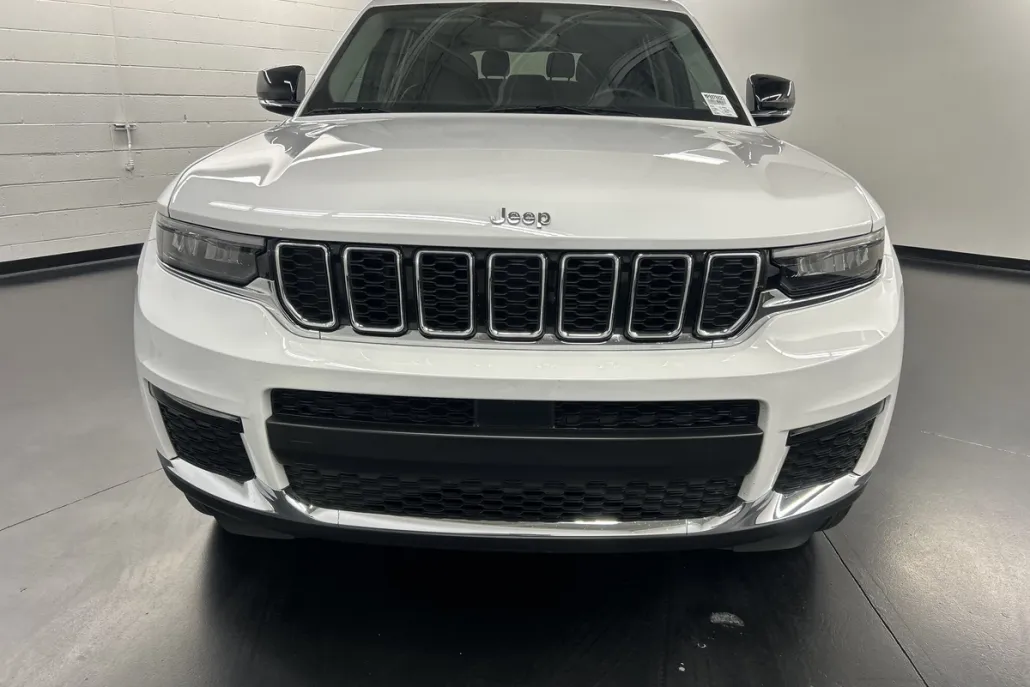 2023 Jeep Grand Cherokee Limited photo 1