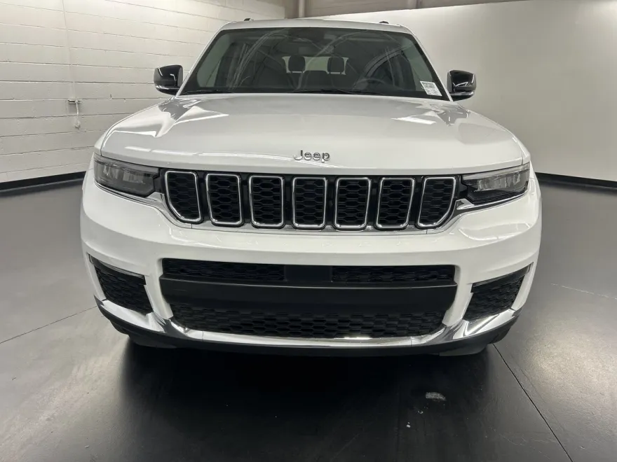 2023 Jeep Grand Cherokee Limited photo 1