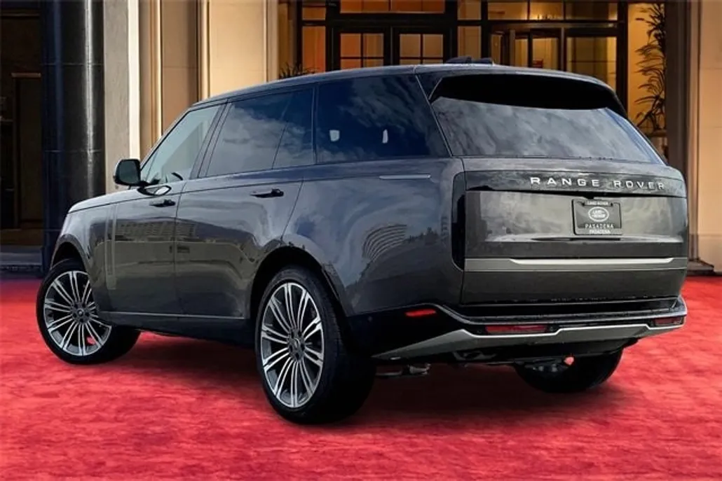 2025 Land Rover Range Rover SE photo 1