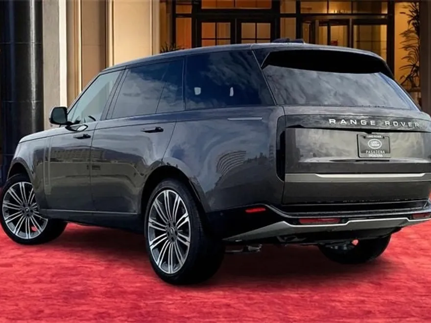 2025 Land Rover Range Rover SE photo 1