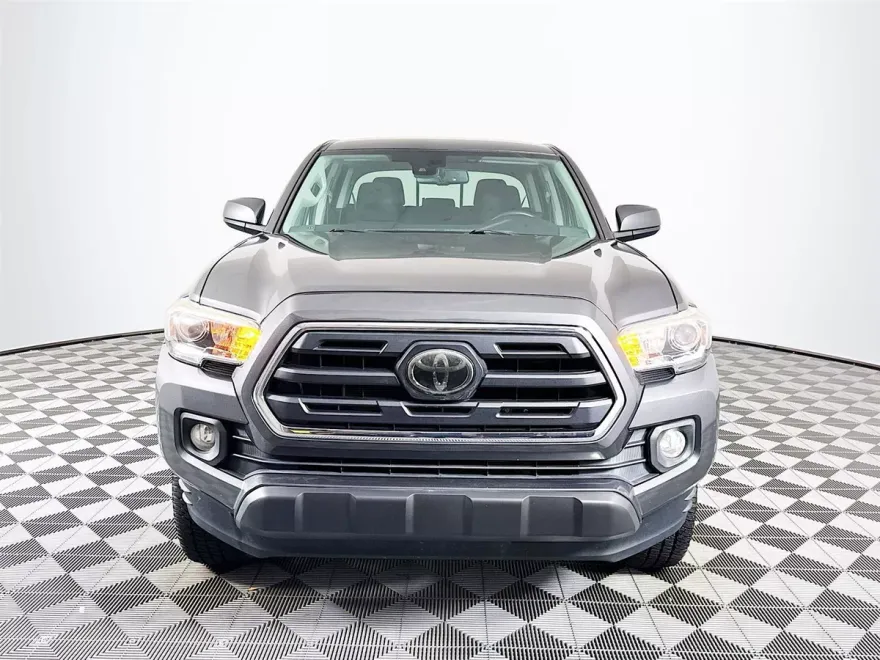 2018 Toyota Tacoma SR5 photo 1