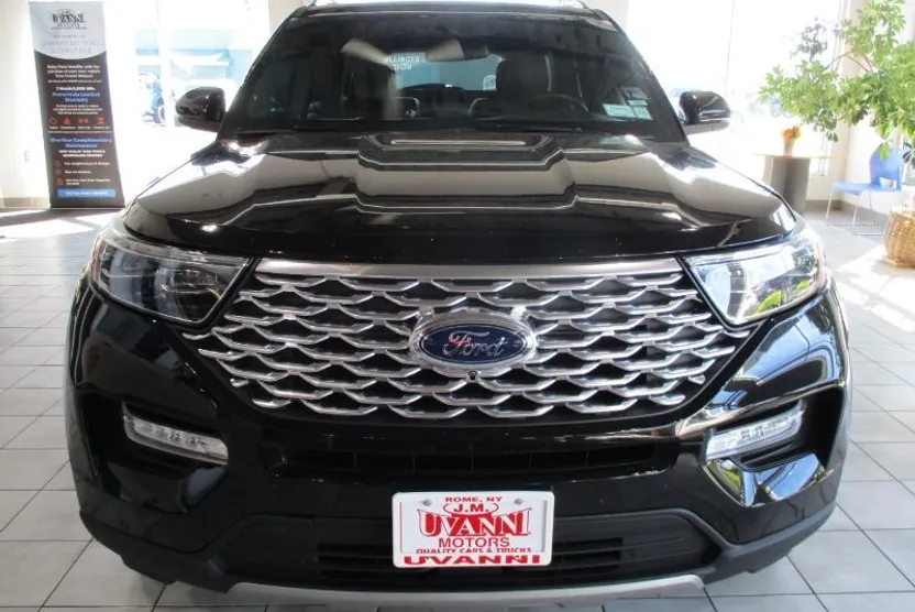 2022 Ford Explorer Platinum photo 1