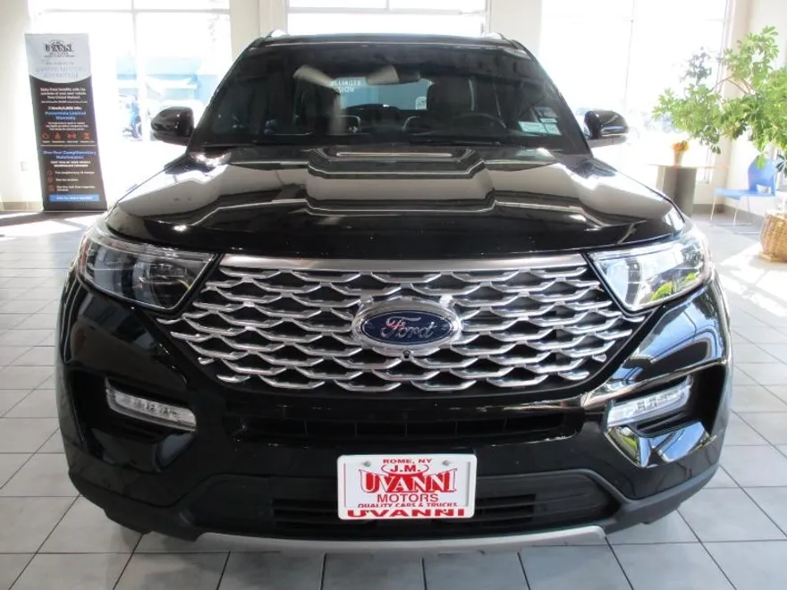 2022 Ford Explorer Platinum photo 1