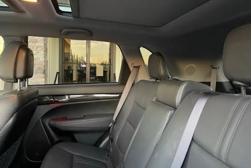 2012 Kia Sorento SX photo 1