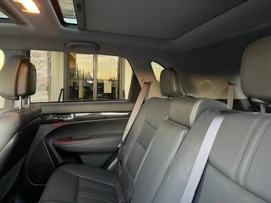 2012 Kia Sorento SX photo 1