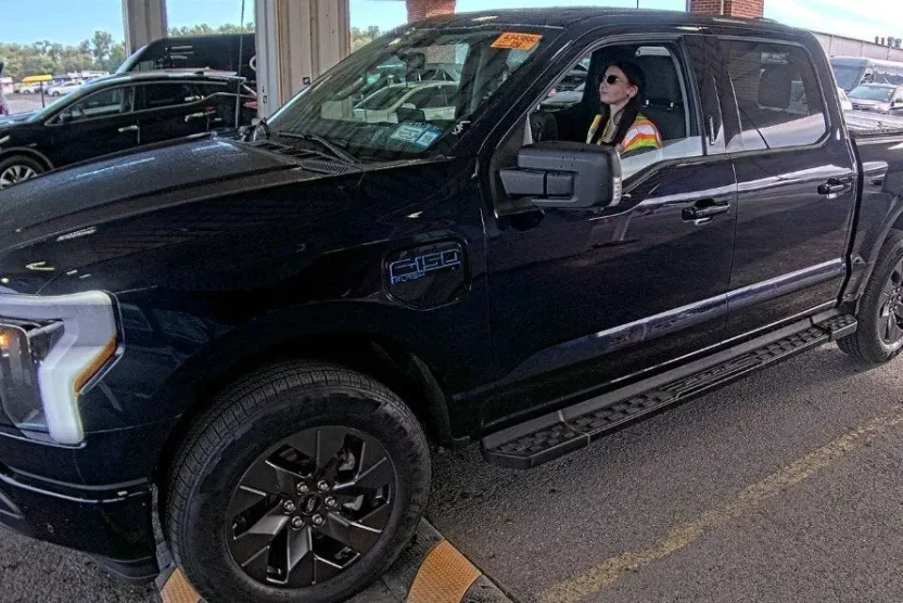 2024 Ford F-150 Lightning photo 1