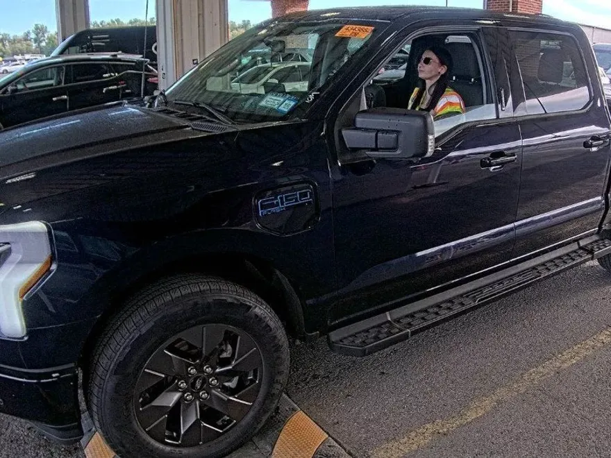 2024 Ford F-150 Lightning photo 1