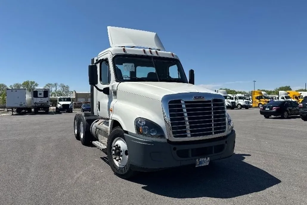 2018 Freightliner Cascadia 125" Sleeper Cab photo 1