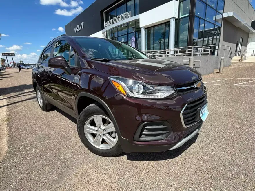 2022 Chevrolet Trax LT photo 1