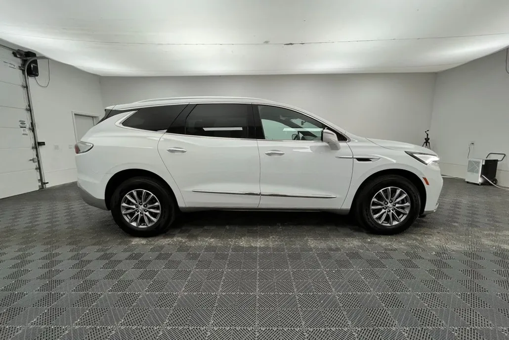 2024 Buick Enclave Premium photo 1