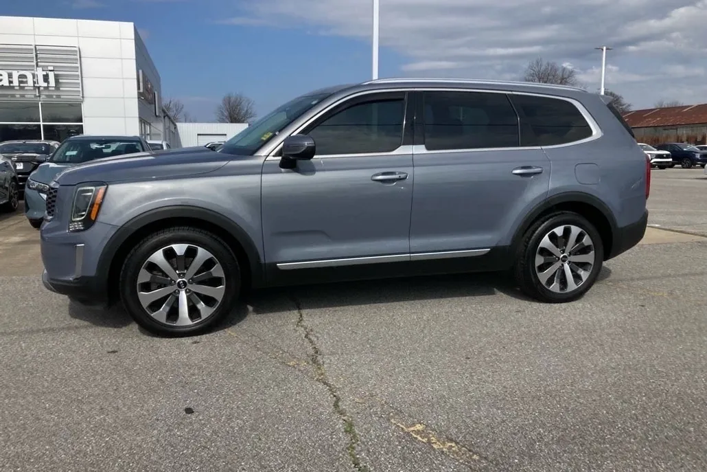 2021 Kia Telluride S photo 1