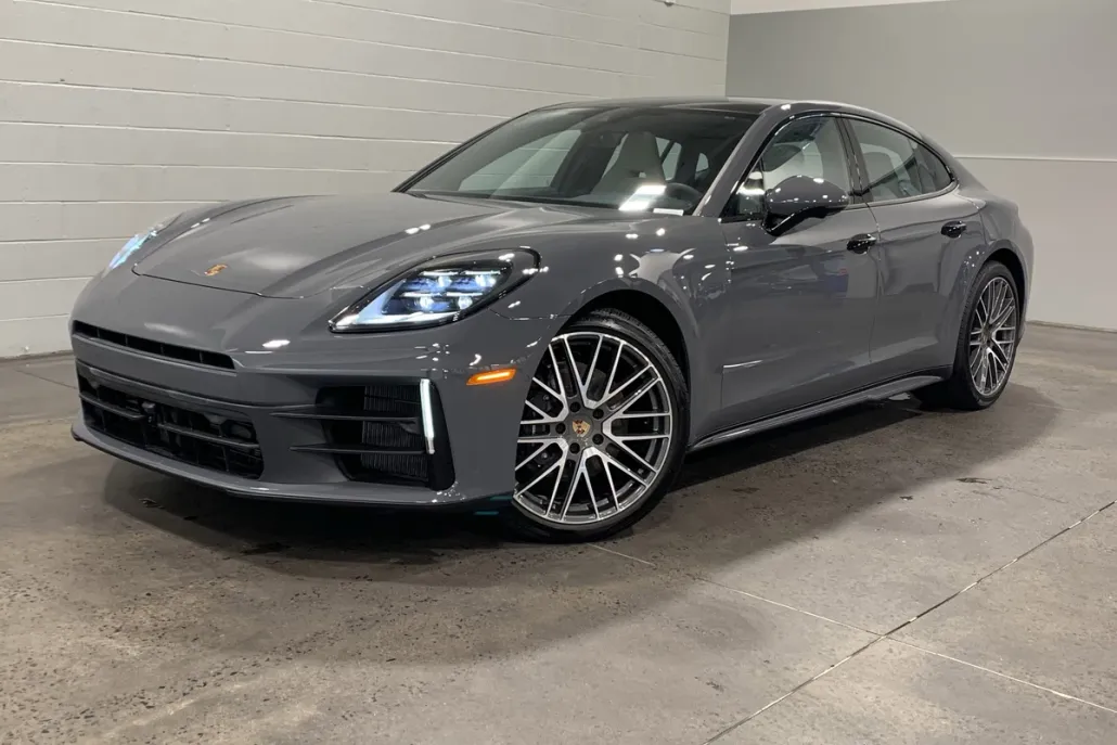 2025 Porsche Panamera 4 photo 1
