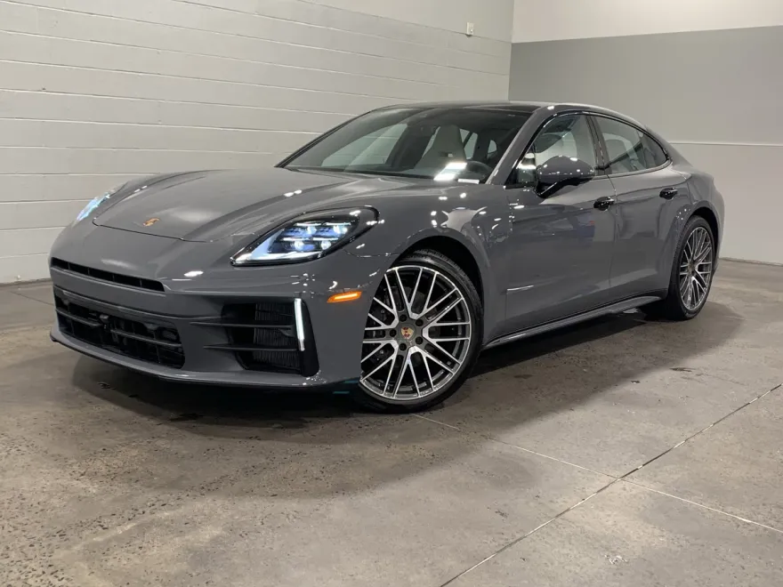 2025 Porsche Panamera 4 photo 1