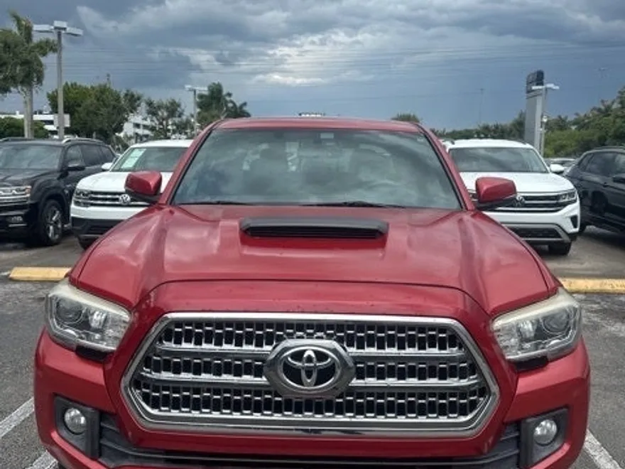 2017 Toyota Tacoma TRD Sport V6 photo 1