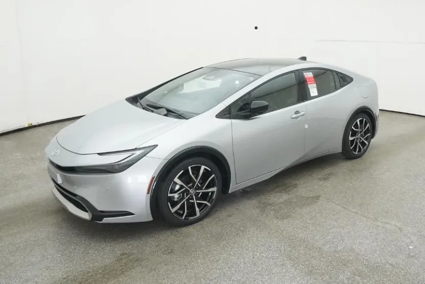 2025 Toyota Prius Plug-in Hybrid XSE photo 1