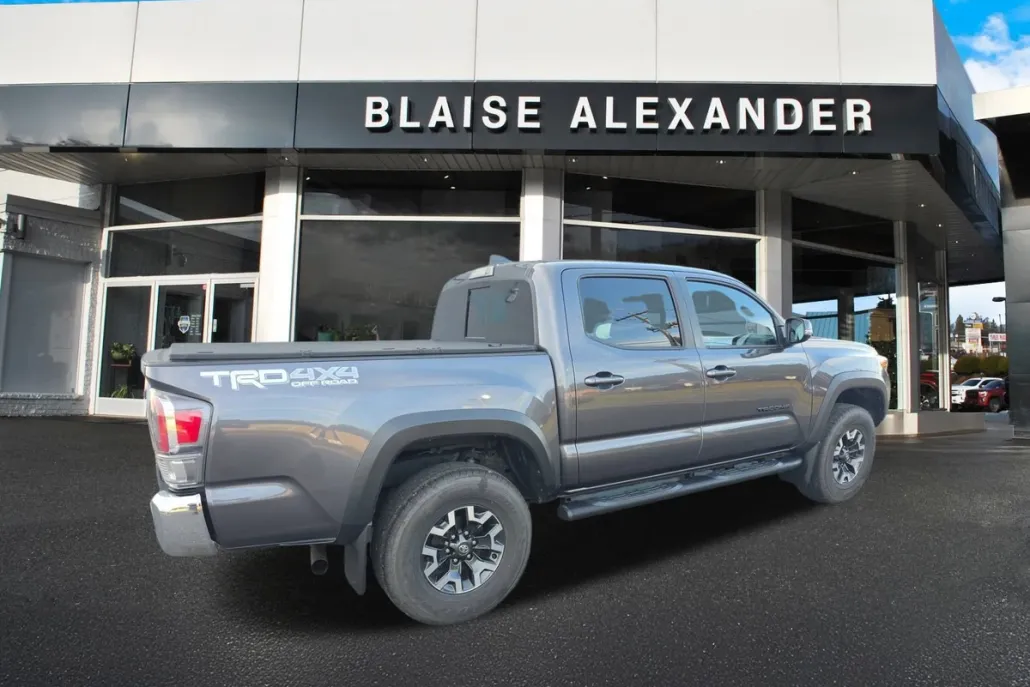 2022 Toyota Tacoma 4x4 SR photo 1