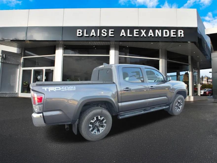2022 Toyota Tacoma 4x4 SR photo 1
