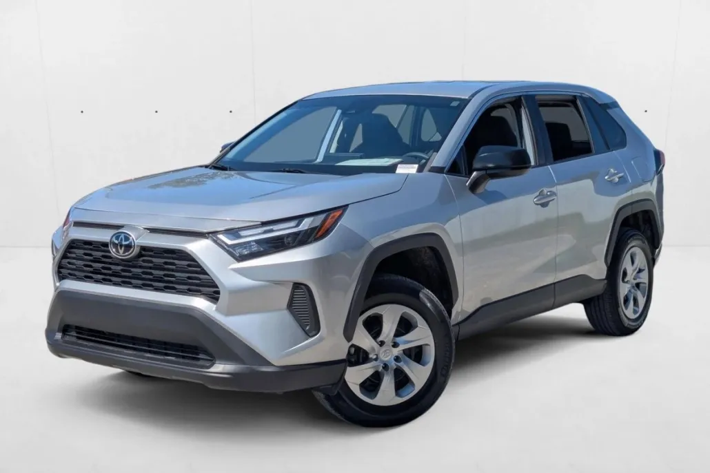 2023 Toyota RAV4 LE photo 1