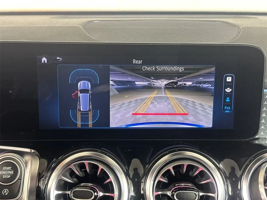 2024 Mercedes Benz GLB 250 photo 1