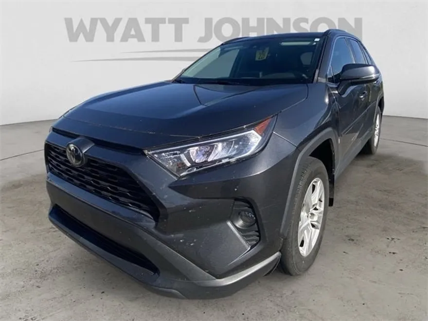 2020 Toyota RAV4 XLE photo 1