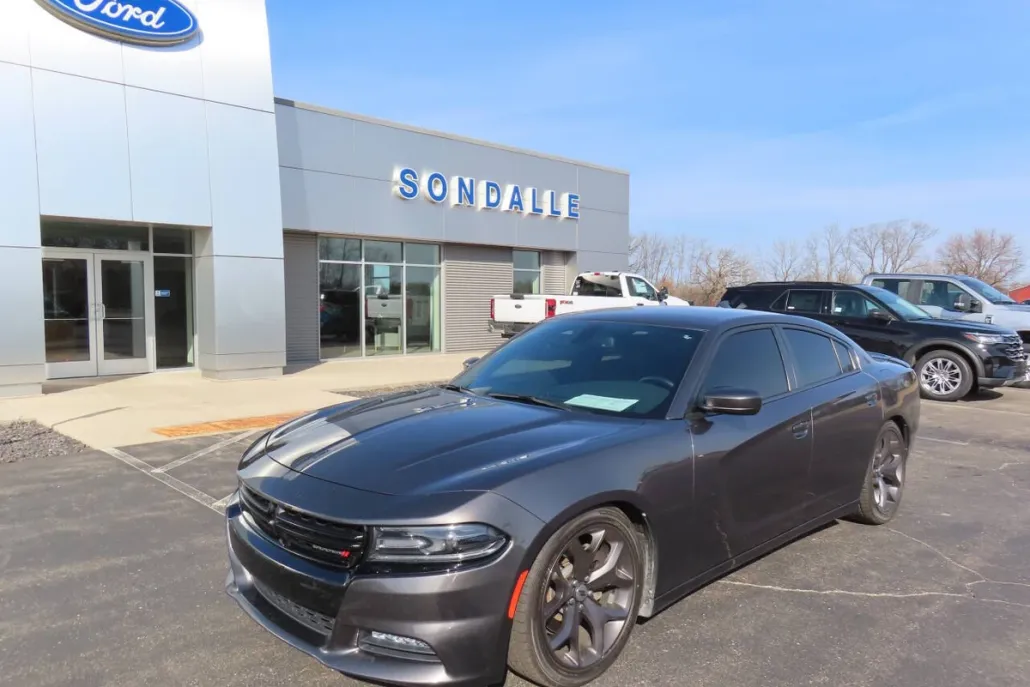 2017 Dodge Charger R/T photo 1