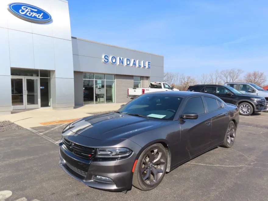 2017 Dodge Charger R/T photo 1