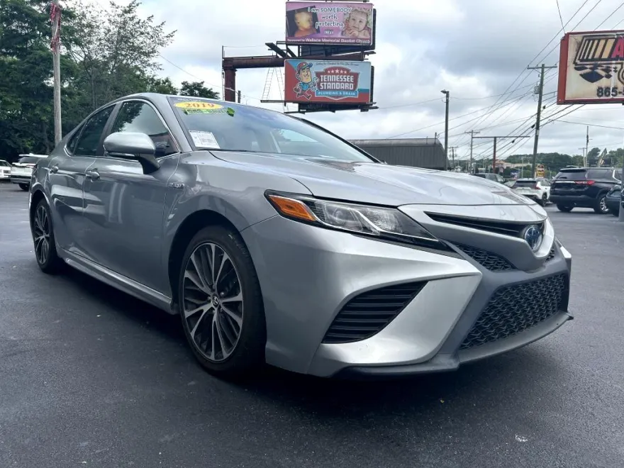 2019 Toyota Camry Hybrid XLE photo 1