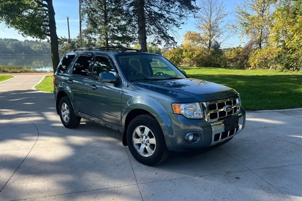 2010 Ford Escape Limited photo 1