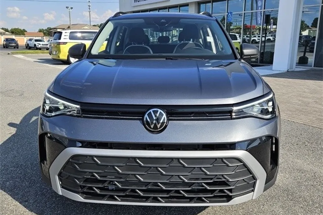 2025 Volkswagen Taos S photo 1