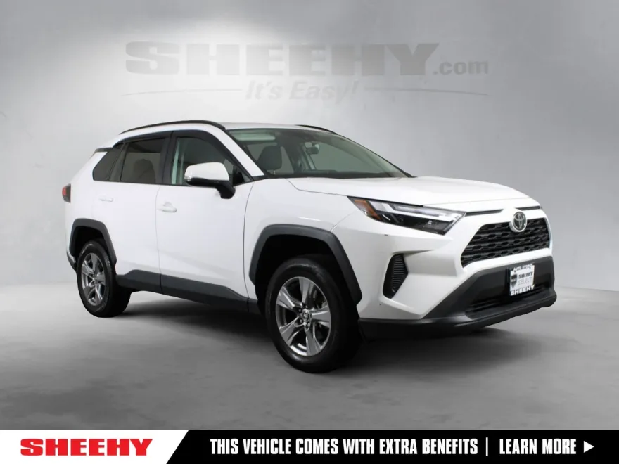2022 Toyota RAV4 XLE photo 1