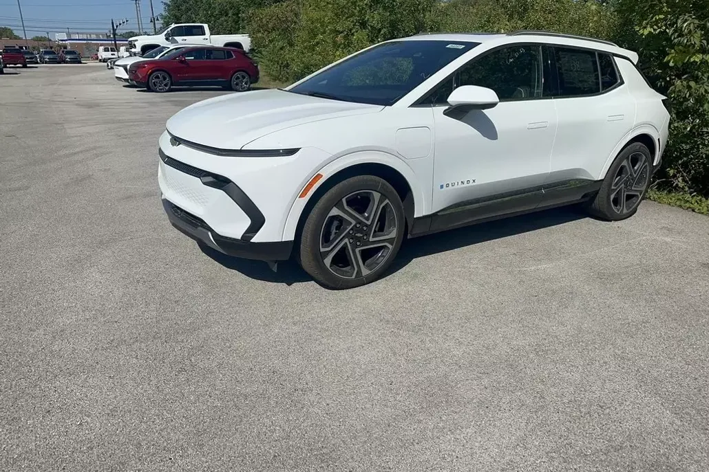 2025 Chevrolet Equinox EV 1LT photo 1