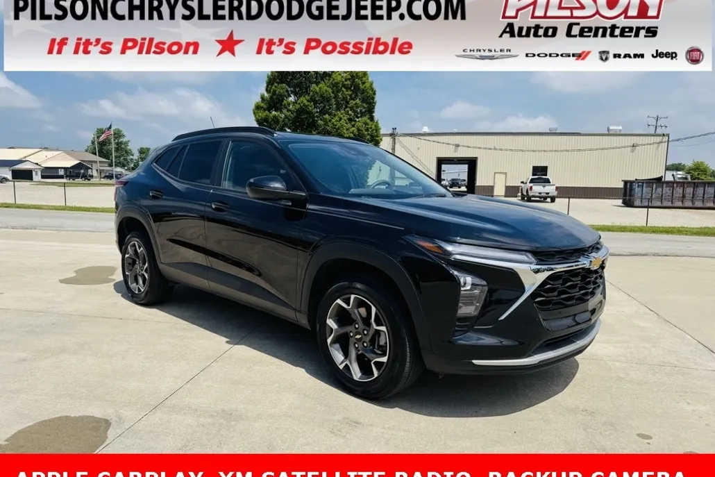 2024 Chevrolet Trax LT photo 1