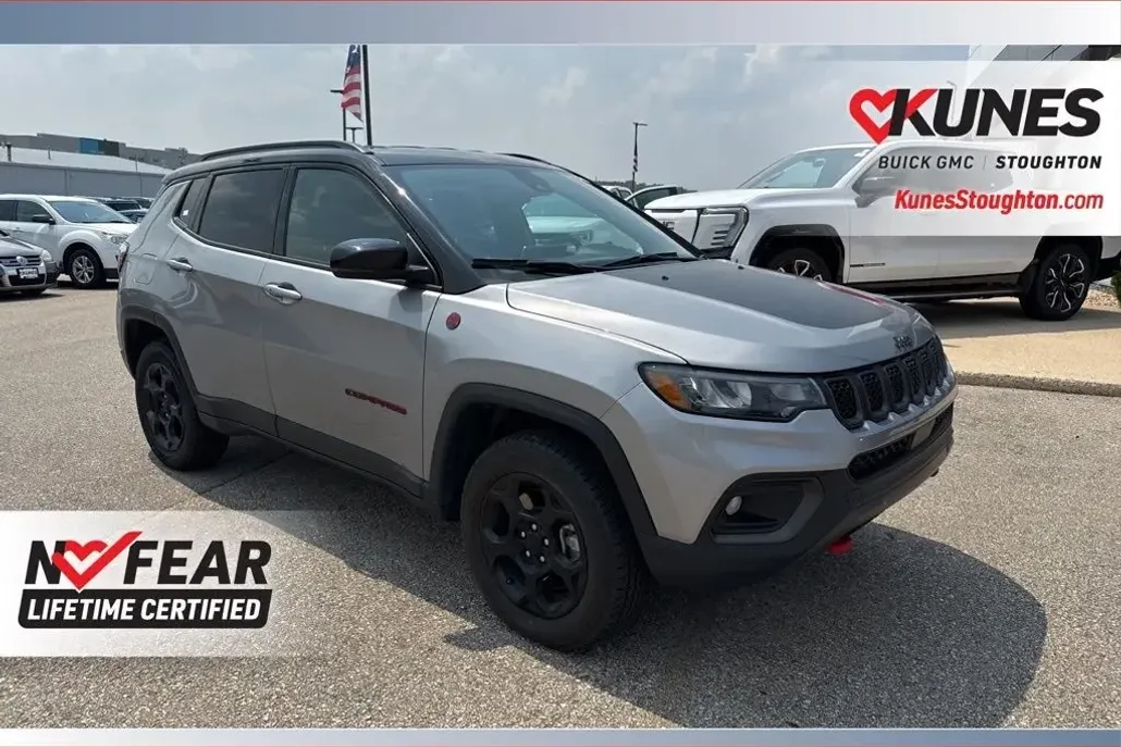 2024 Jeep Compass Trailhawk photo 1
