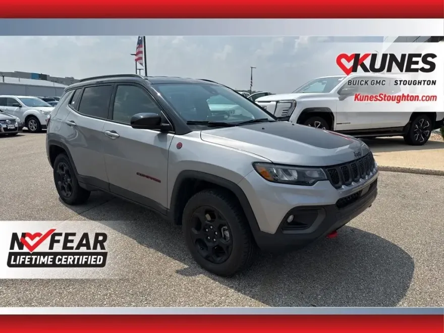2024 Jeep Compass Trailhawk photo 1