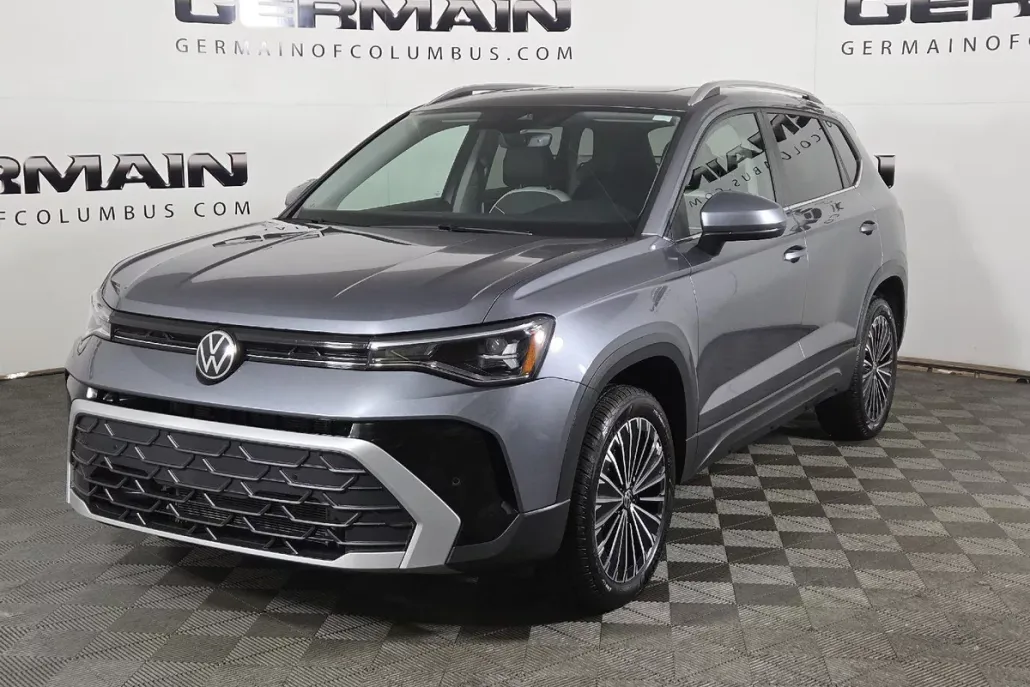 2025 Volkswagen Taos SE photo 1