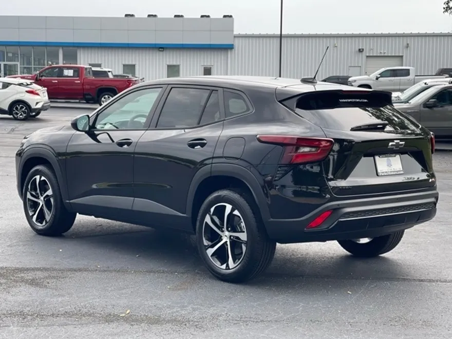 2025 Chevrolet Trax photo 1